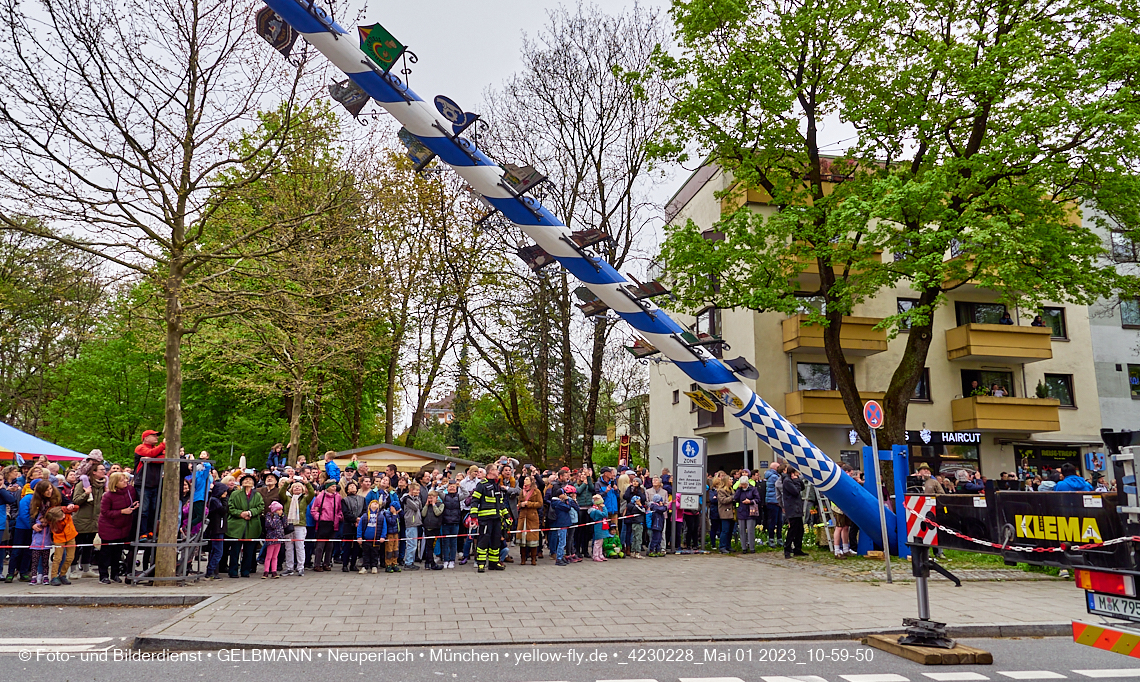 01.05.2023 - Maibaumaufstellung in Berg am Laim